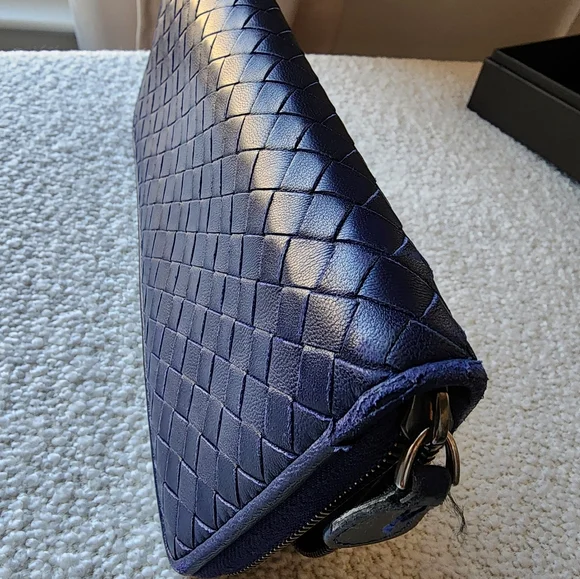 Bottega Veneta Leather Wallet in Deep Blue - Authencity Cert - Picture 8 of 13